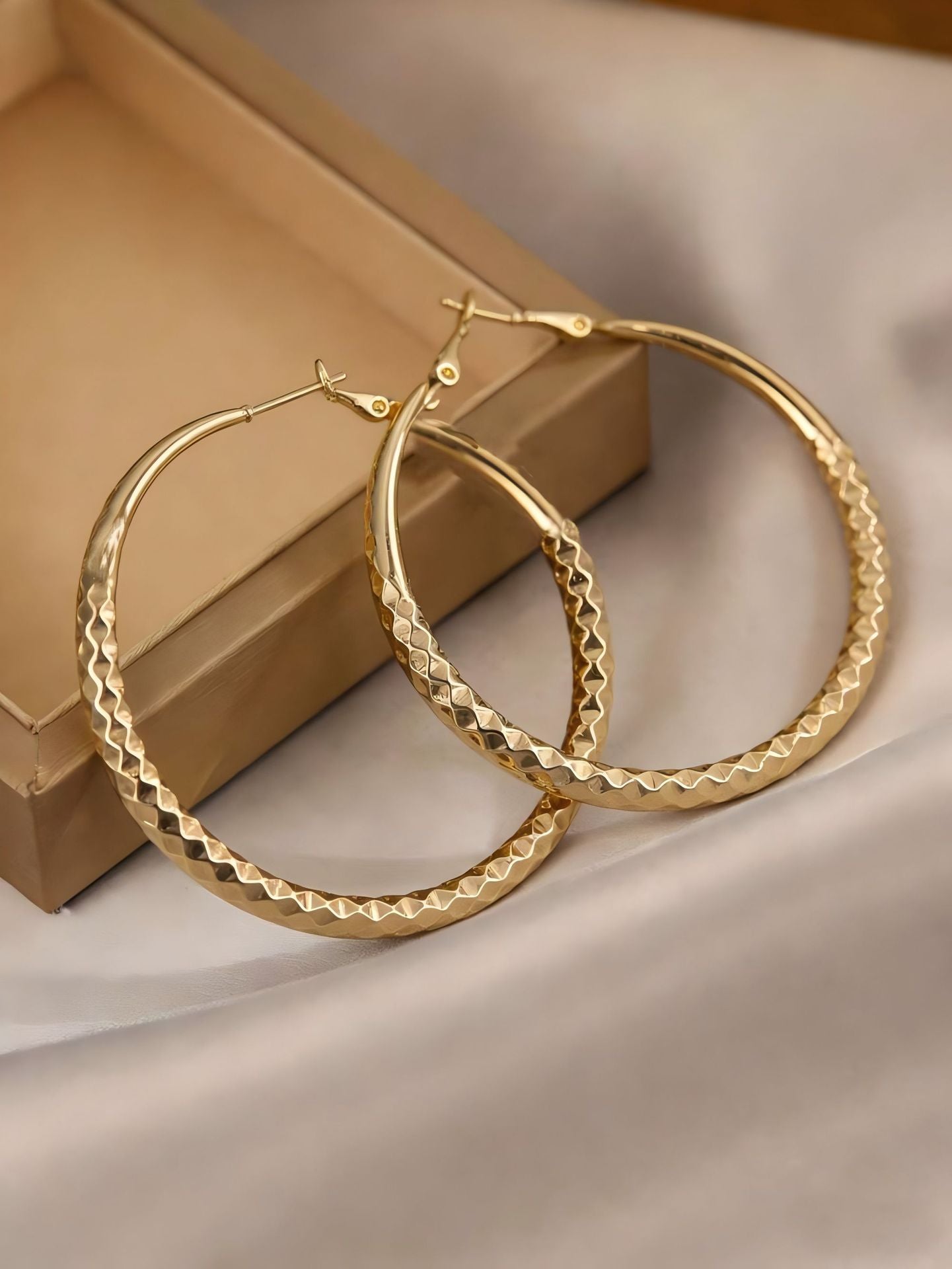⏰ 50 % RABATT – Nur für kurze Zeit ✨Diamond-Cut Hoop Earrings for Women