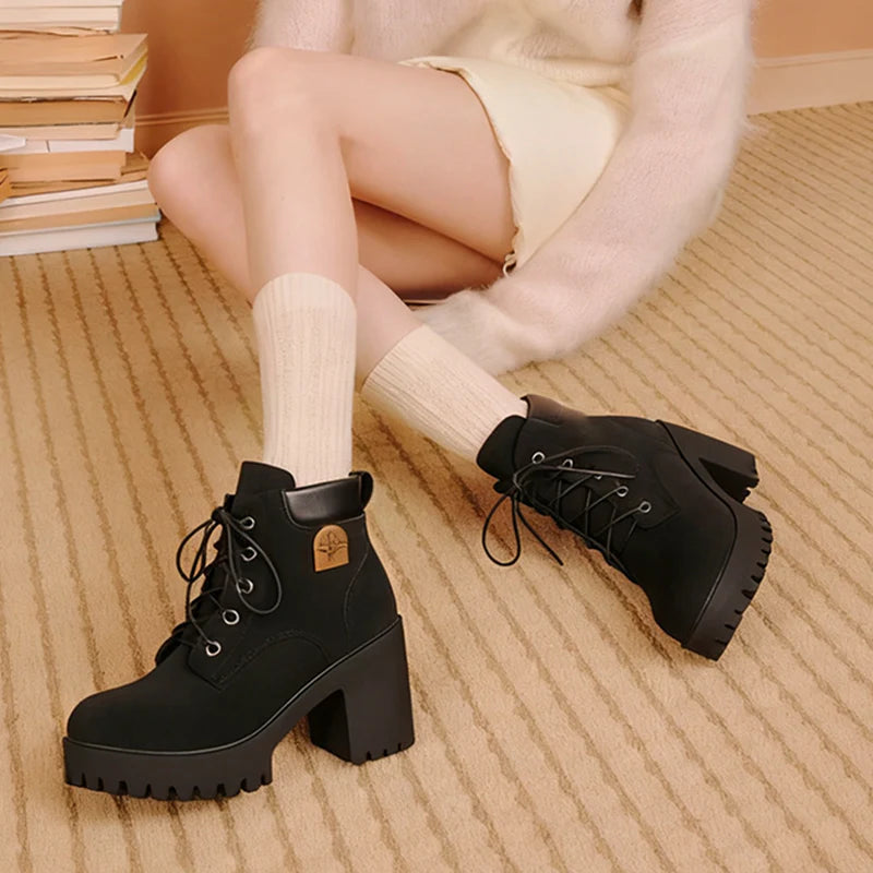 🔥【35-42】 👢✨2025 Neuheit für diesen Herbst: Stiefeletten mit dicken Absätzen und Keilabsätzen – Retro-Modell mit Schnürsenkeln für Damen
