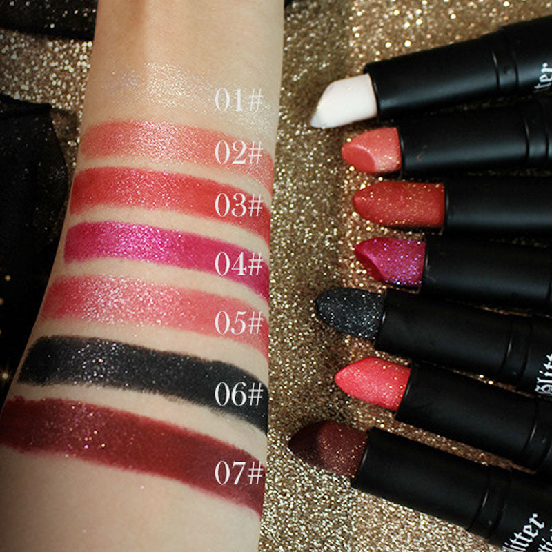 Mattierende, langanhaltende Lippenstift mit feinem Glitzer