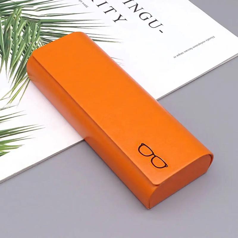 Minimalistisches Brillenetui aus Hartleder