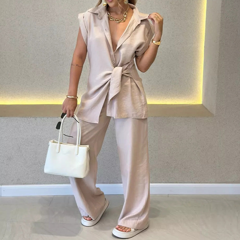 Elegantes Set aus tailliertem Oberteil und lässiger Hose