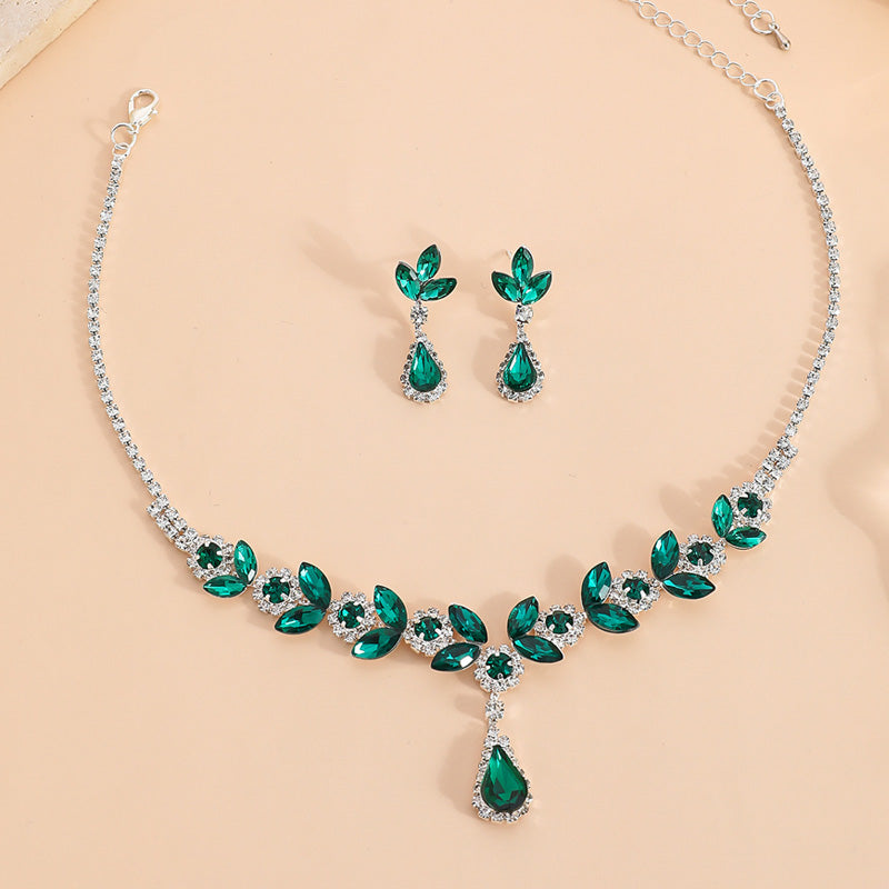 💎Elegantes Set aus Halskette und Ohrringen mit floralen Wassertropfen und 2 Teilen💕