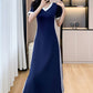 Lässiges & einfaches Frauenkleid mit V-Ausschnitt
