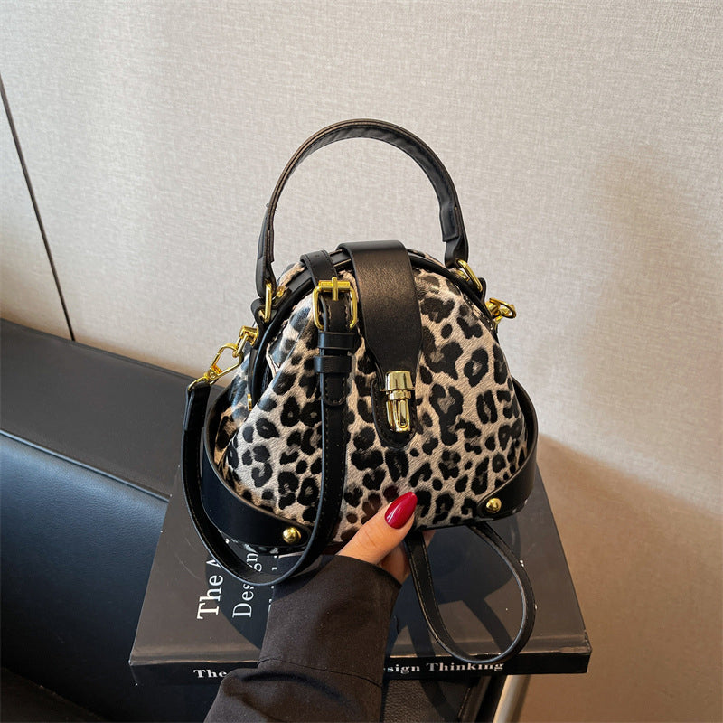 👜 LIMITIERTES ANGEBOT 50% RABATT! ✨ Farbblock-Damenhandtasche – Metallbeschläge, Vielseitig Tragbar, Kompakt 💼