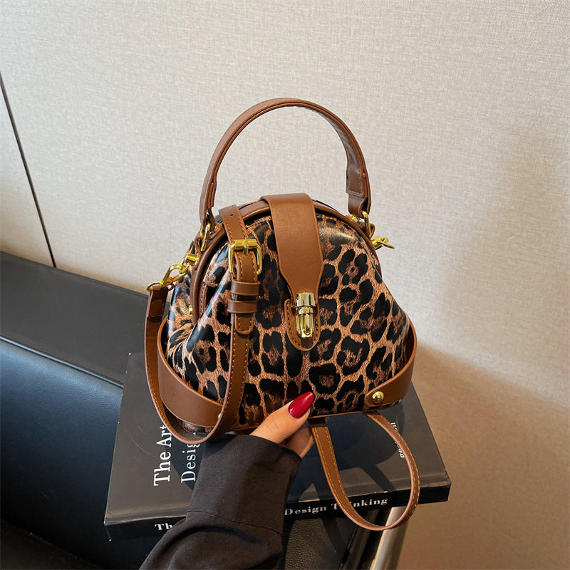 👜 LIMITIERTES ANGEBOT 50% RABATT! ✨ Farbblock-Damenhandtasche – Metallbeschläge, Vielseitig Tragbar, Kompakt 💼