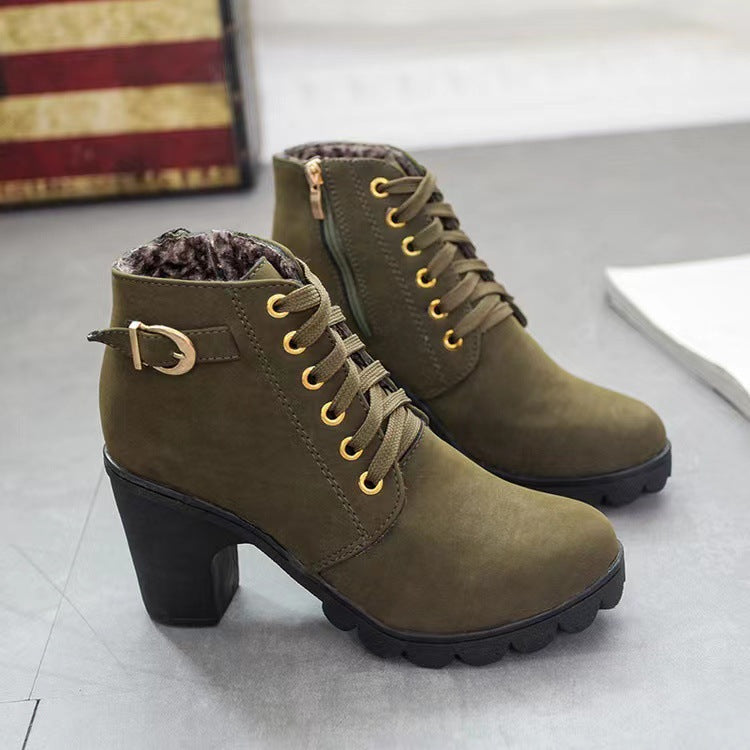 Damenstiefel mit klobigem Absatz