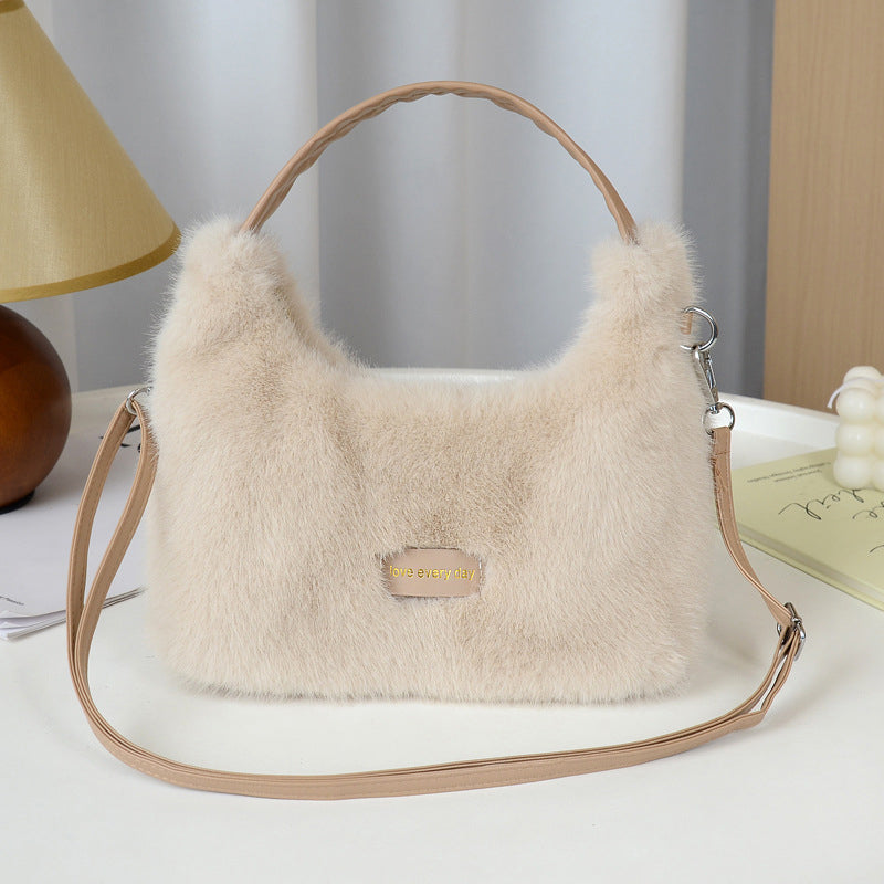 Plüsch-Umhängetasche für Damen im minimalistisch-schicken Design