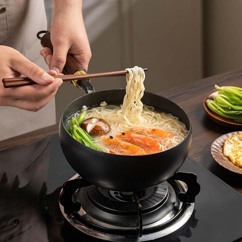 🔥🔥50 % Rabatt 🍳✨Alteisen Wok – Robuster Gusseisenbräter mit Deckel für Braten & Kochen👩‍🍳🍲