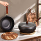 🔥🔥50 % Rabatt 🍳✨Alteisen Wok – Robuster Gusseisenbräter mit Deckel für Braten & Kochen👩‍🍳🍲