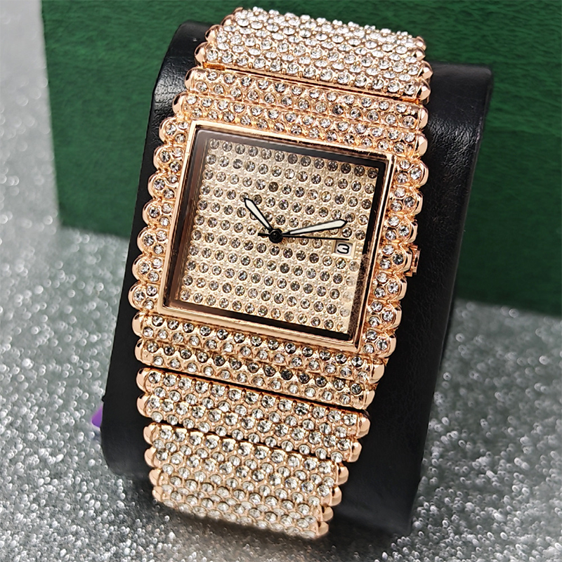 Quadratische Armbanduhr mit besetztem Zifferblatt und dehnbarem Armband
