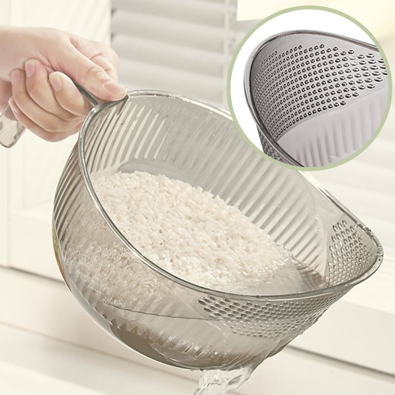 🍚 Reis waschen, ohne dass ein Körnchen verloren geht – feinmaschiges Sieb mit Griff.